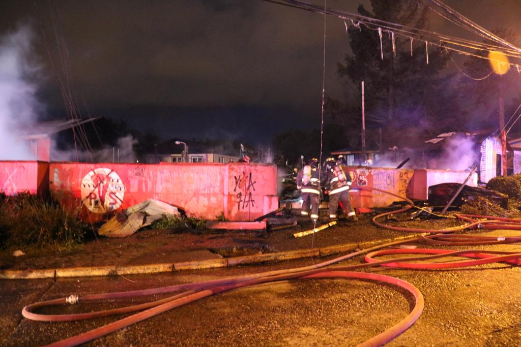 Fiscalía presume intencionalidad en incendio de la sede del Partido Socialista en Valdivia