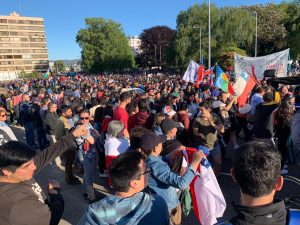 Manifestantes volvieron a marchar por el centro de Valdivia en jornada de huelga general