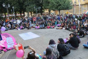 Mujeres protestaron en el centro de Valdivia en el Día Nacional contra el Femicidio