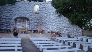 Disponen adecuaciones en calle Pedro Aguirre Cerda por peregrinación a Gruta Lourdes