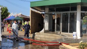 Retiran a personas en situación de calle que habitaban ex caseta turística en la Costanera de Valdivia