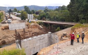 Un 38% de avance presenta la construcción del nuevo puente Collilelfu de Reumén