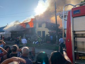 Al menos doce inmuebles fueron afectados por incendio en el sector Corvi de Valdivia