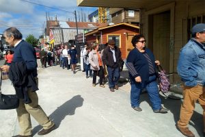 Largas filas se registraron en primer día de vacunación contra la Influenza en Valdivia