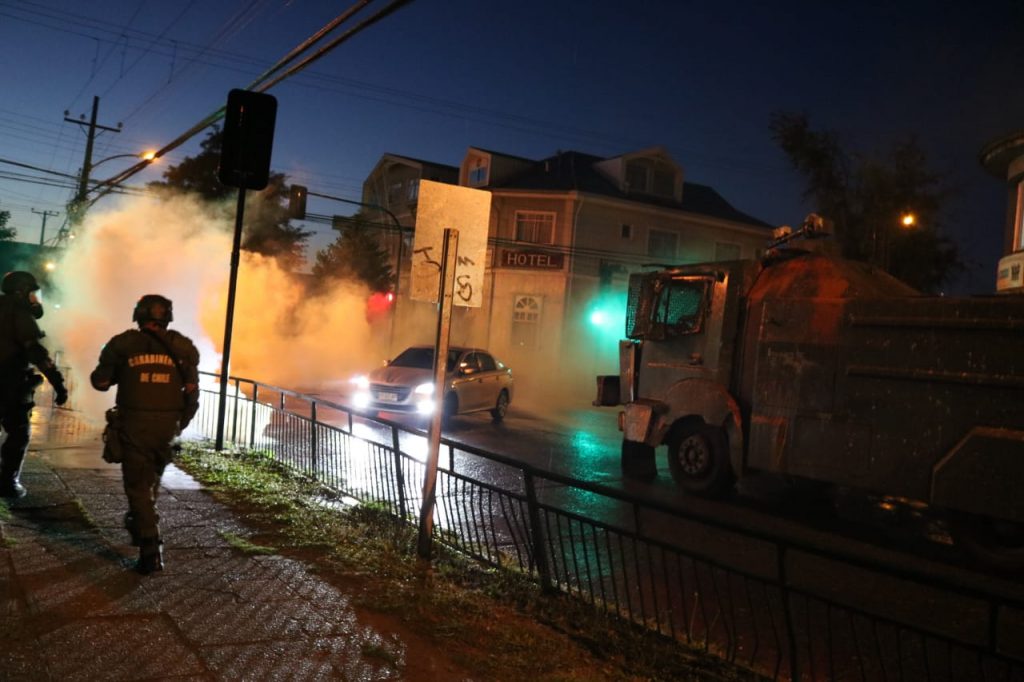 Indignación causó actuar de Carabineros que terminó con multitudinaria marcha por el 8M en Valdivia