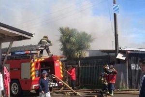 Incendio destruyó cuatro viviendas en sector Pablo Neruda de Valdivia