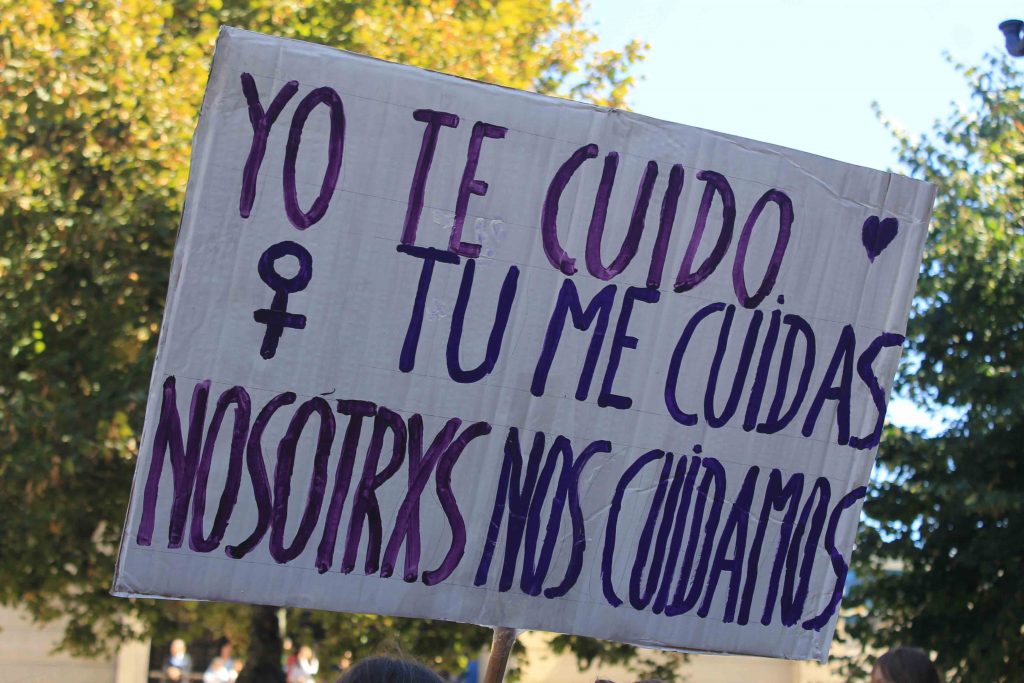 Conmemoración del Día Internacional de la Mujer comenzó con una marcha en el centro de Valdivia