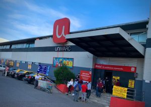 Trabajadores de Unimarc en Los Ríos piden al Gobierno adelantar horarios de salida