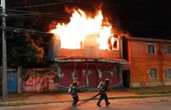 Inmueble abandonado resultó afectado por incendio en sector Estación de Valdivia