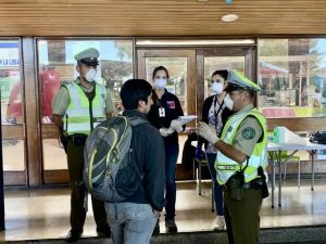 Inician sumarios contra dos pasajeros sorprendidos sin mascarillas en el Terminal de Buses de Valdivia