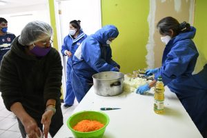 Valdivia: Lanzaron programa "Cocina en tu barrio" para entregar alimentación a familias vulnerables