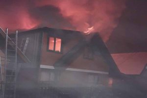 Incendio destruyó una vivienda en calle Hernando de Rivera en Valdivia