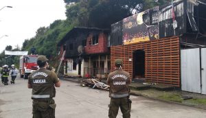 Adulto mayor murió en incendio que afectó a dos inmuebles en la comuna de Corral