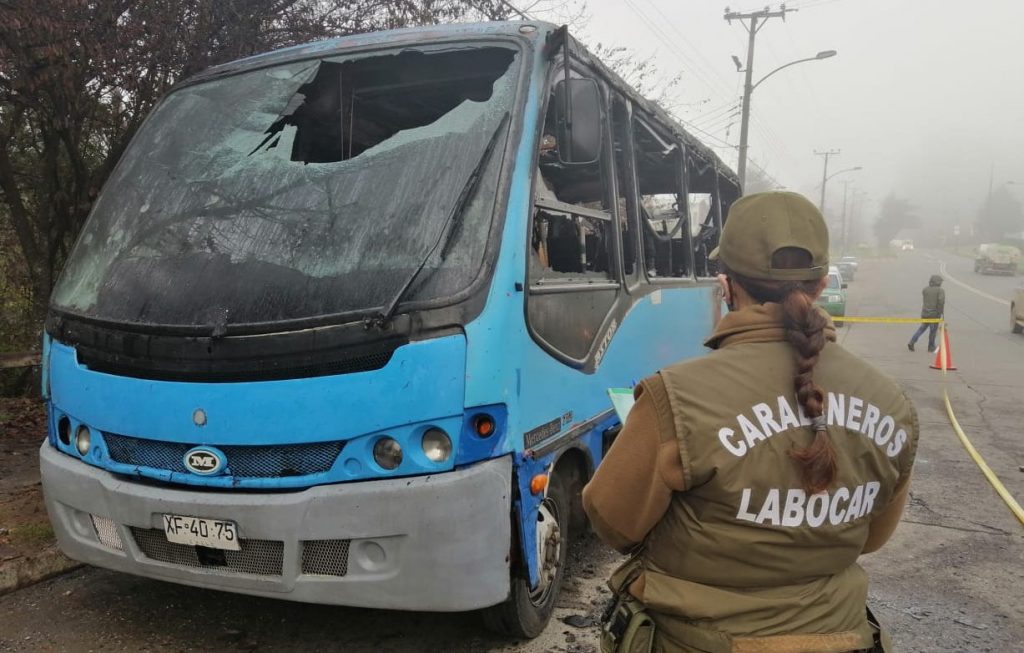 Investigan incendio que afectó a microbús de la Línea 9 en Valdivia