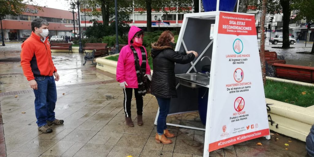 Con instalación de lavamanos refuerzan medidas de protección de COVID-19 en Valdivia