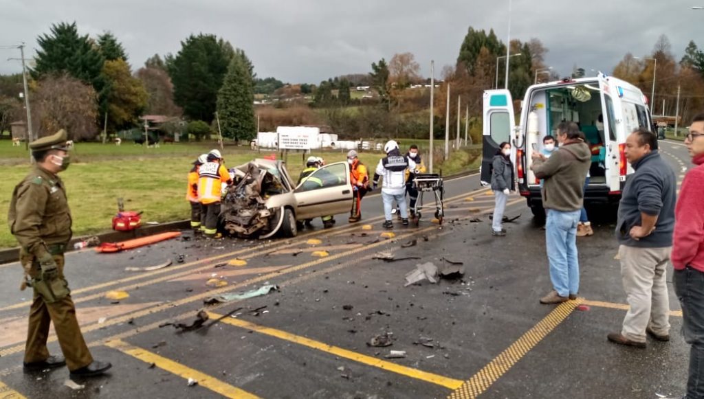 Dos fallecidos deja choque frontal de vehículos en la comuna de Lago Ranco