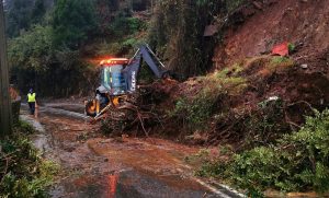 Deslizamientos de tierra y caídas de árboles en Los Ríos: Han precipitado cerca de 100 milímetros de agua