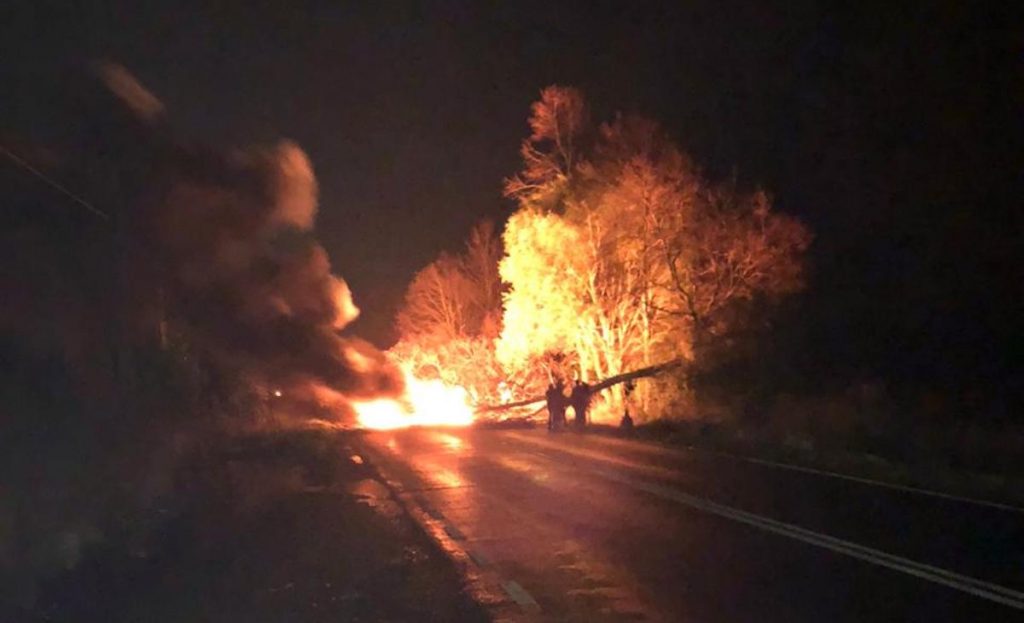 Protestan con barricadas en ruta a Niebla: Inician investigación tras hallar panfletos en el lugar