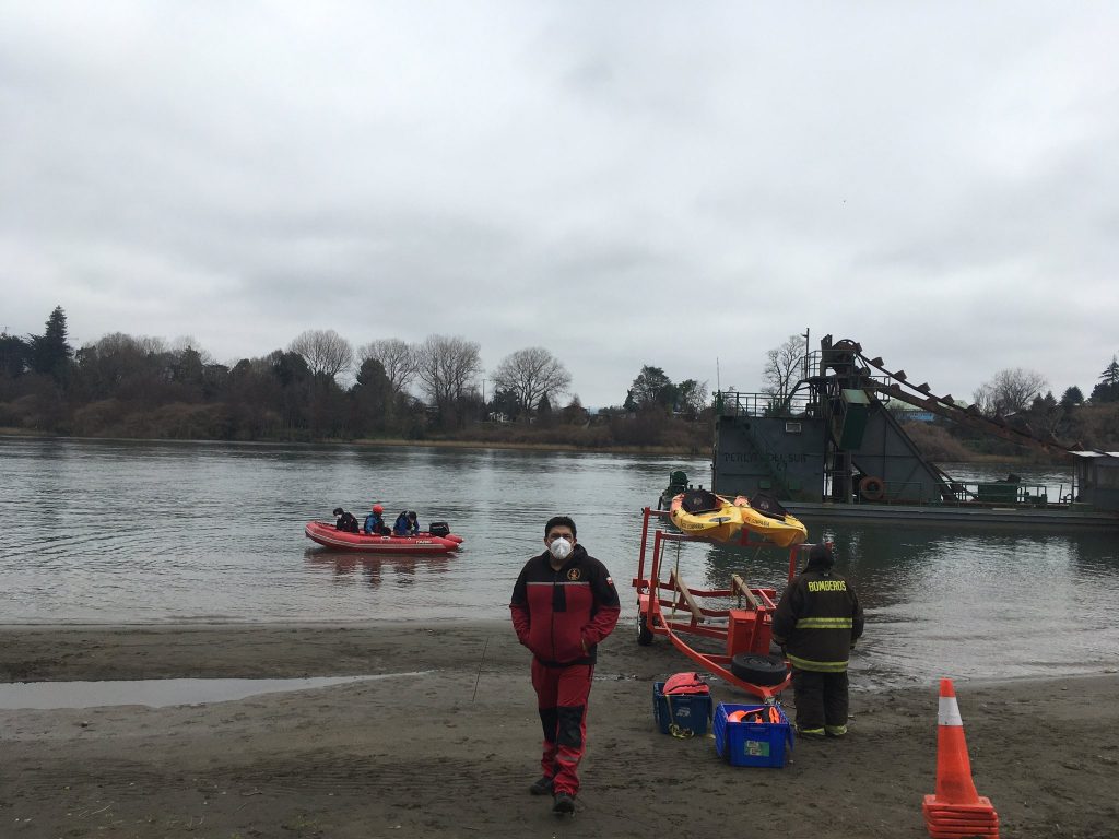 Despliegan operativo de búsqueda por persona que cayó desde el puente Santa Elvira en Valdivia