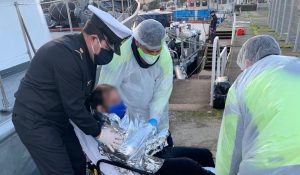 Rescatan a hombre que cayó al río en cercanías de la Feria Fluvial de Valdivia 