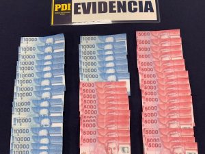 Detienen a mujer que transportaba más de $500 mil en billetes falsos desde Concepción a Valdivia