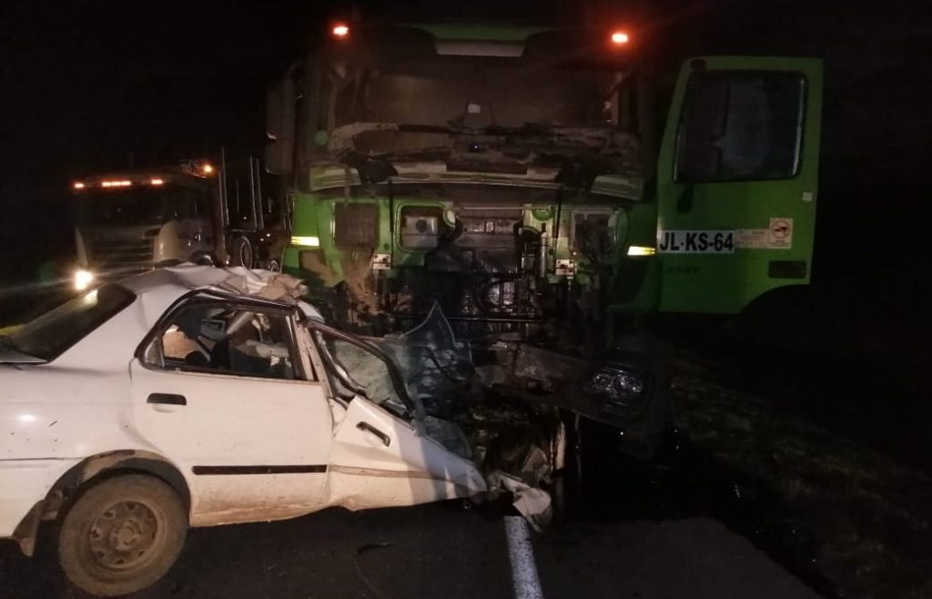 Conductor murió tras choque frontal entre un vehículo menor y un camión en la ruta a Rapaco