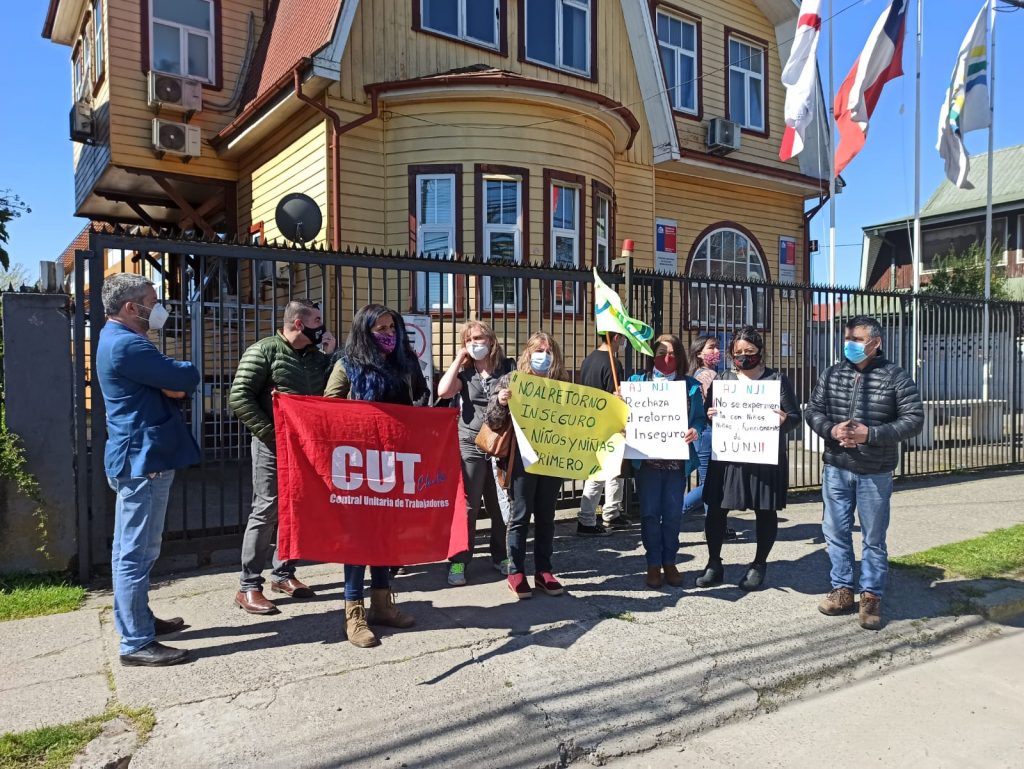 Dirigentes se manifestaron en rechazo al retorno de jardines infantiles de JUNJI en Los Ríos