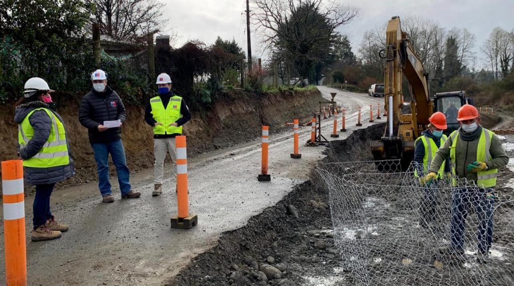 Un 55% de avance alcanzan las obras de mejoramiento de ruta que une Valdivia con Máfil