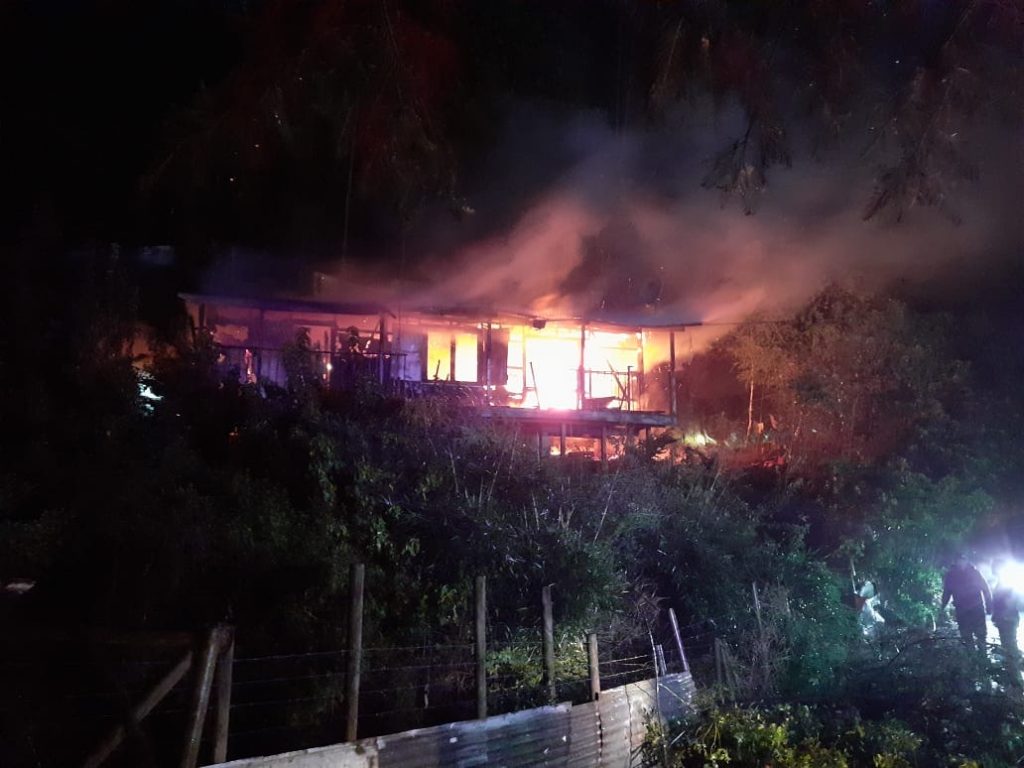 Tragedia en Los Molinos: Un padre y sus tres hijos murieron en incendio de vivienda