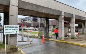 Advierten colapso en urgencia del Hospital de Valdivia: "Hay pacientes hospitalizados en los pasillos"