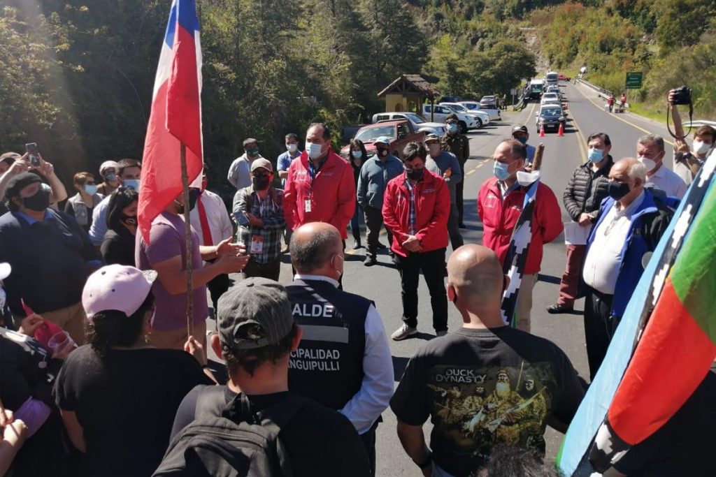 Vecinos de Choshuenco deponen protesta tras lograr mesa de trabajo para concluir proyecto habitacional