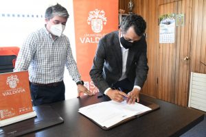 Valdivia: Firman convenio para construir el futuro Estadio Regional y Parque Deportivo