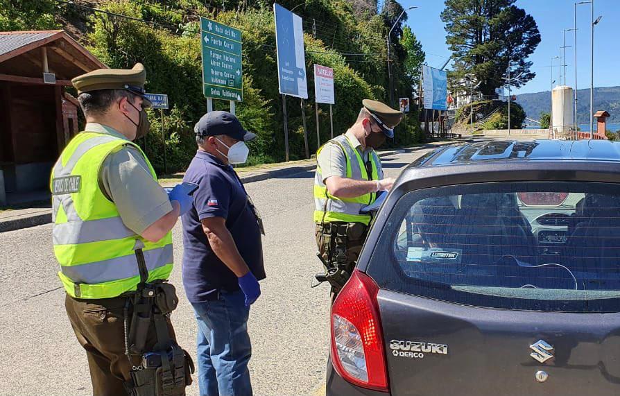 Sin respetar cuarentena ni aislamiento: Sorprenden en calle de Niebla a dos jóvenes con COVID-19