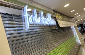 Aforo: Prohiben funcionamiento de mall chino e inician sumario contra Falabella en Valdivia