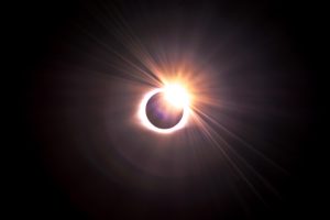 Con lentes certificados y medidas sanitarias: Entregan recomendaciones para mirar el Eclipse en Los Ríos