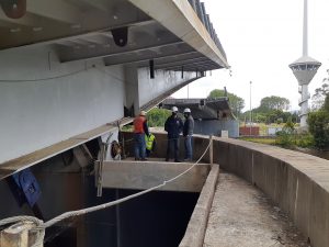 Este jueves y viernes interrumpirán el tránsito por el puente Cau Cau por revisión estructural