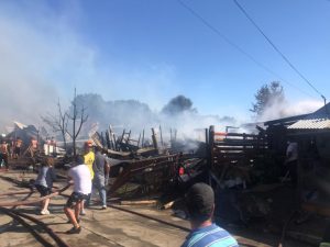 Máfil: Incendio afectó al menos doce viviendas de la Villa Renacer