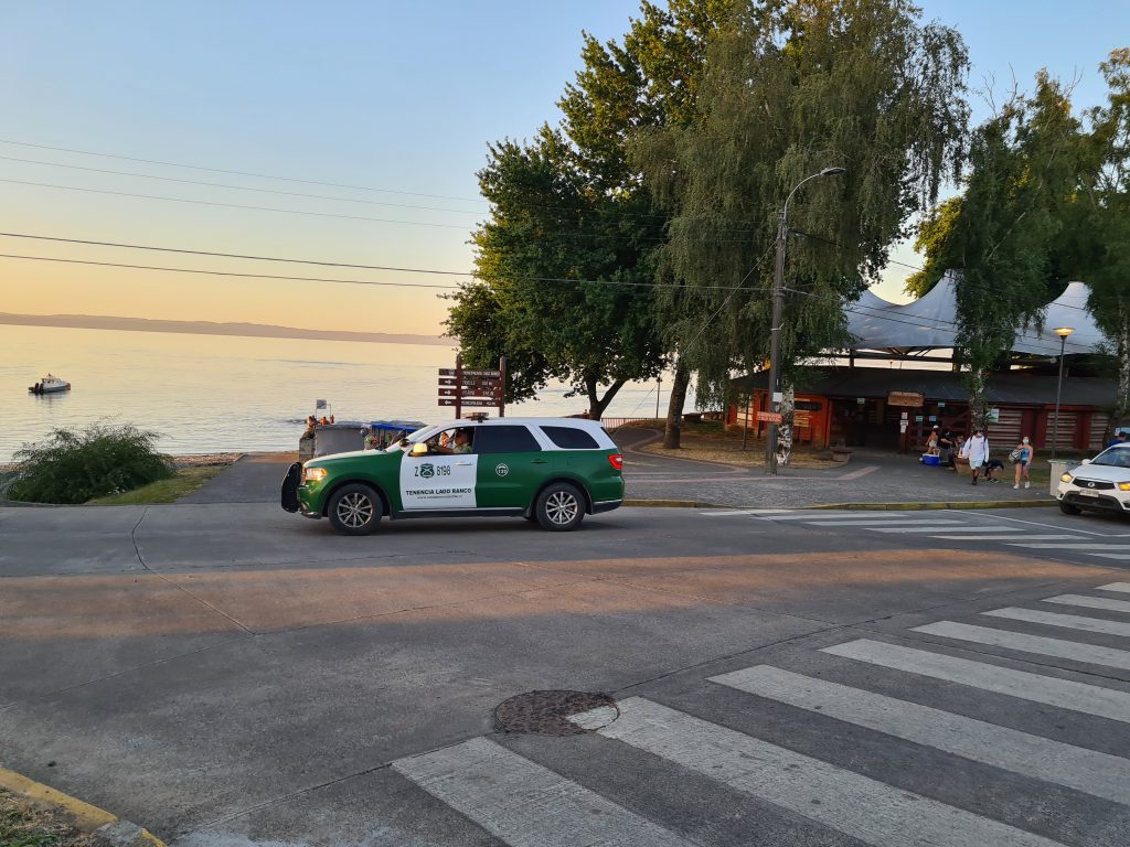 Con prohibición de acercarse a las víctimas quedó individuo que apuñaló a dos jóvenes en Lago Ranco