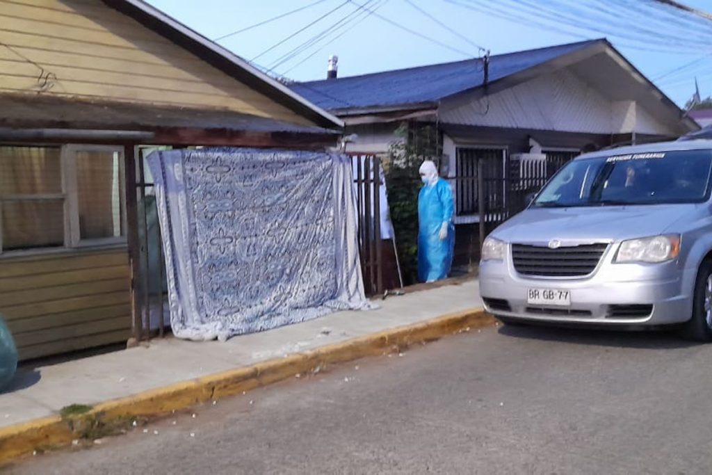 Gobierno confirma investigación por muerte de hombre con COVID-19 dentro de su vivienda en Valdivia