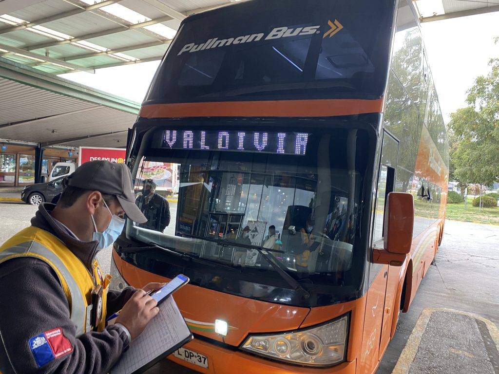 Intensifican controles en buses interurbanos y rurales por fin de semana largo en Los Ríos