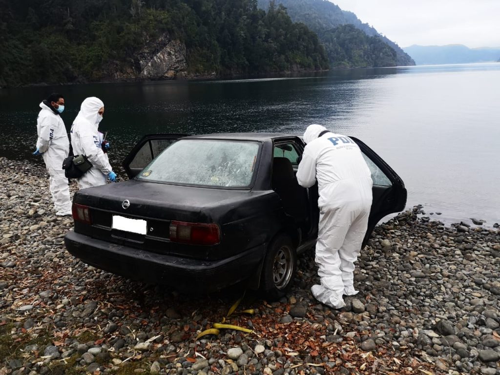 Mamá e hijo muertos tras presunta caída en auto a lago Maihue: No habría lesiones atribuibles a terceros