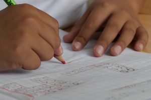 En Los Ríos hay 450 niños y jóvenes que abandonaron sus estudios el 2021