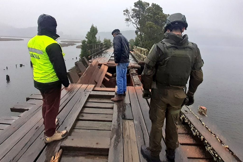 Este fin de semana terminaría reparación de puentes dañados en ruta que une Corral con Valdivia