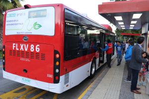 Ministra Hutt descarta implementación de buses eléctricos en Valdivia en el corto plazo