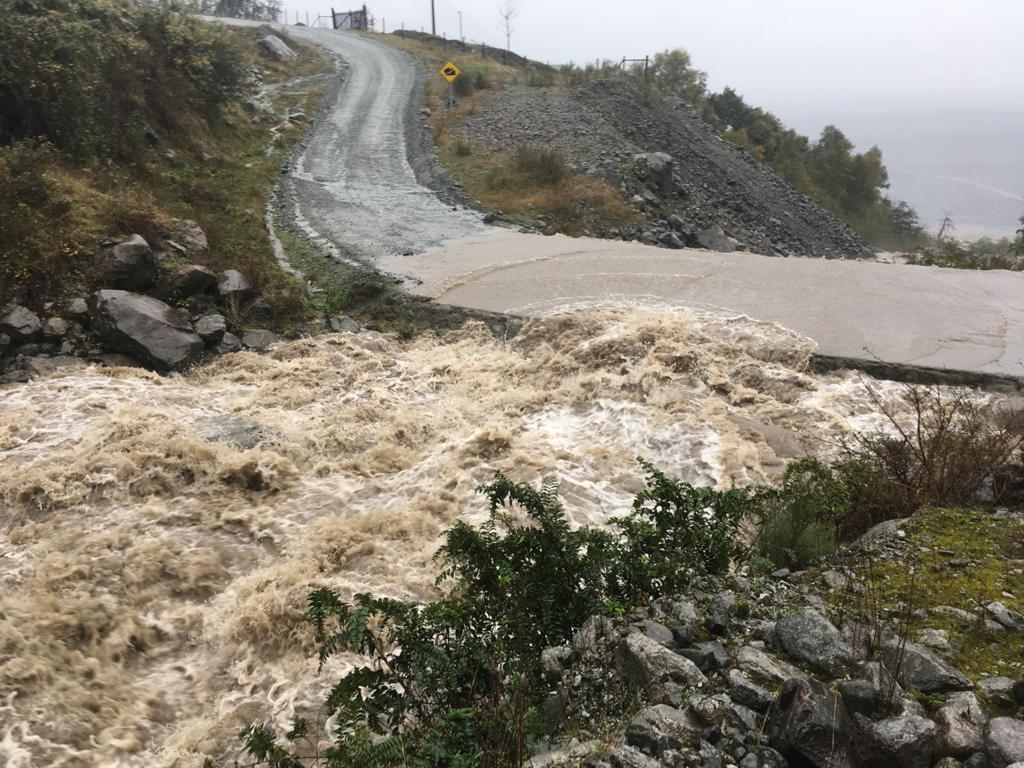 Intensas lluvias dejan corte de rutas y anegamientos en distintas comunas de Los Ríos