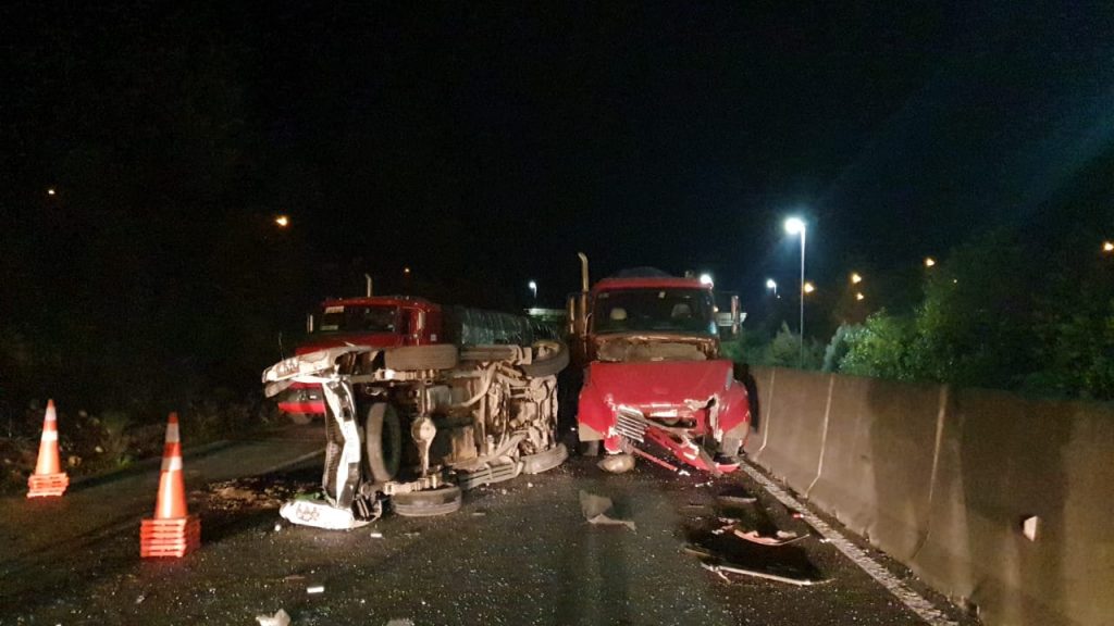 Conductor de camioneta murió tras accidente donde se desprendió un carro de arrastre en Los Lagos