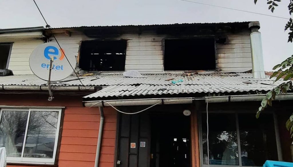 Incendio que afectó a tres viviendas dejó 14 damnificados en Valdivia