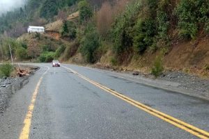 Vuelven a cerrar ruta Coñaripe - Panguipulli por riesgos ante lluvias esperadas para este fin de semana