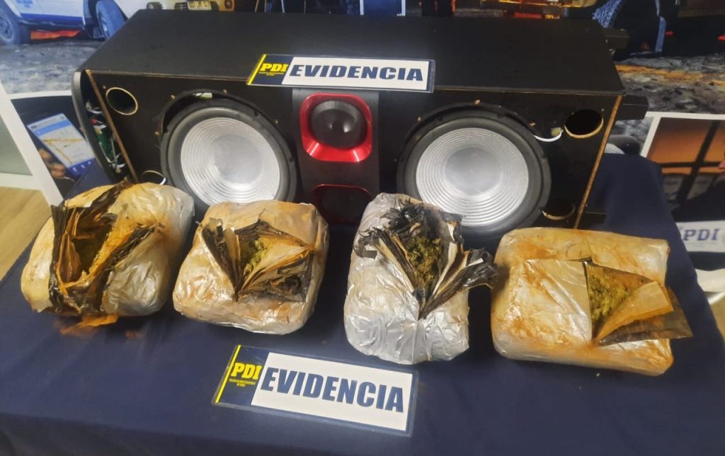 Los Ríos: Preso quedó hombre que viajaba en un bus con un parlante con 7 kilos de marihuana