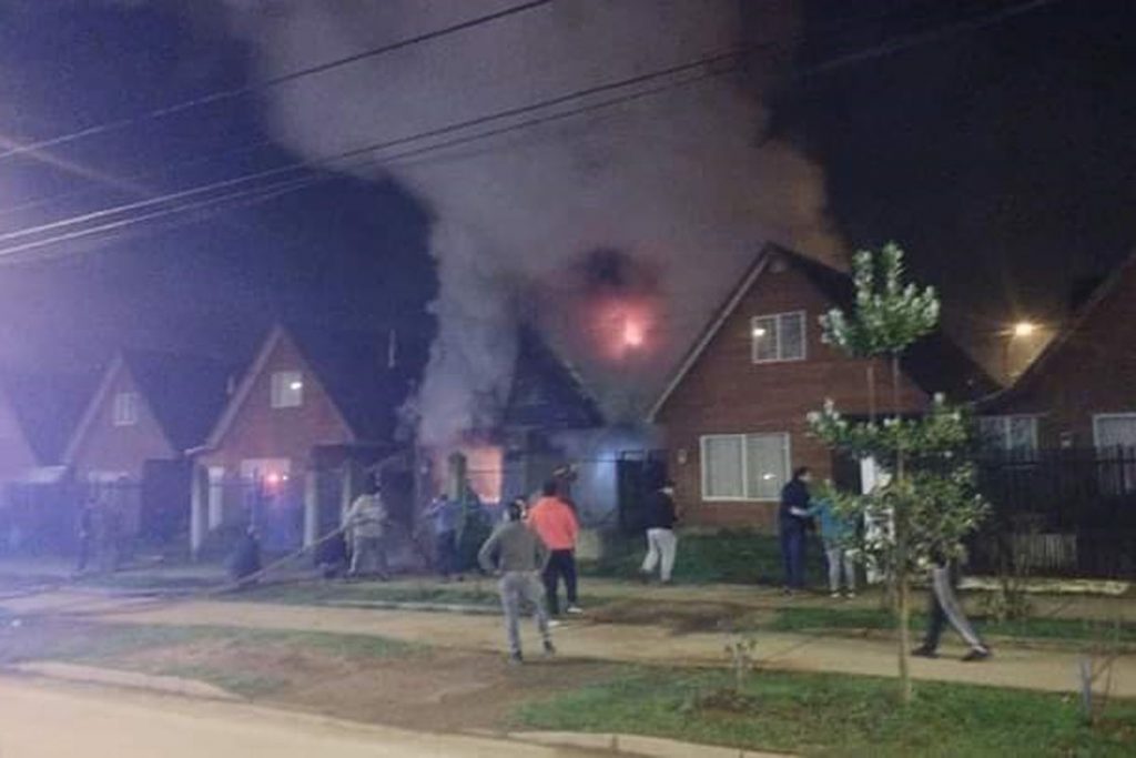 Al menos una vivienda dañada deja incendio en Villa Galilea de Valdivia